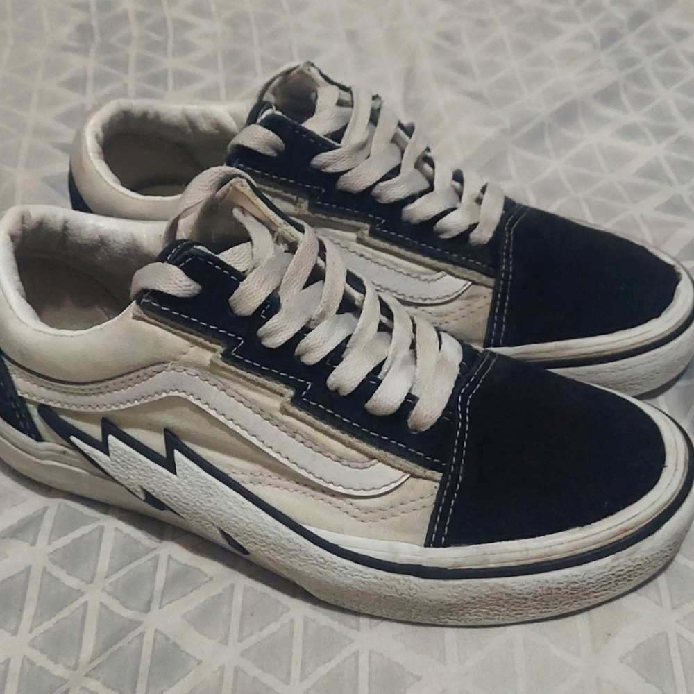Vans, Boys Size 5, Black And White